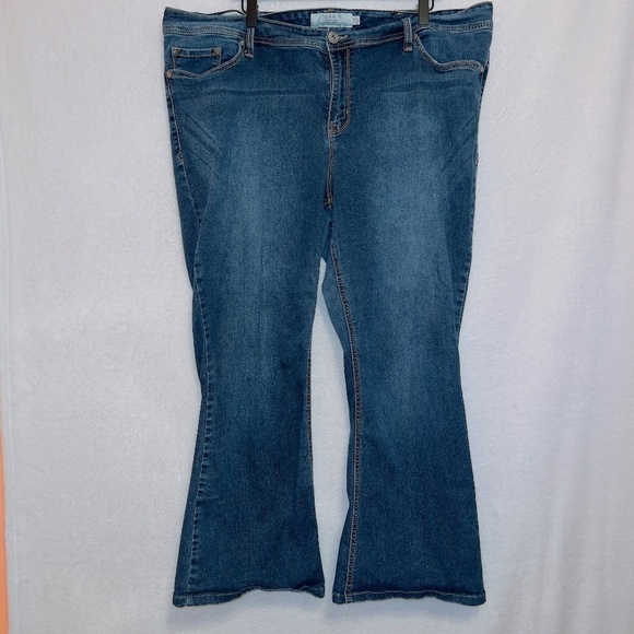 Torrid Women's Blue Boot Cut Jeans - Picture 2 of 8
